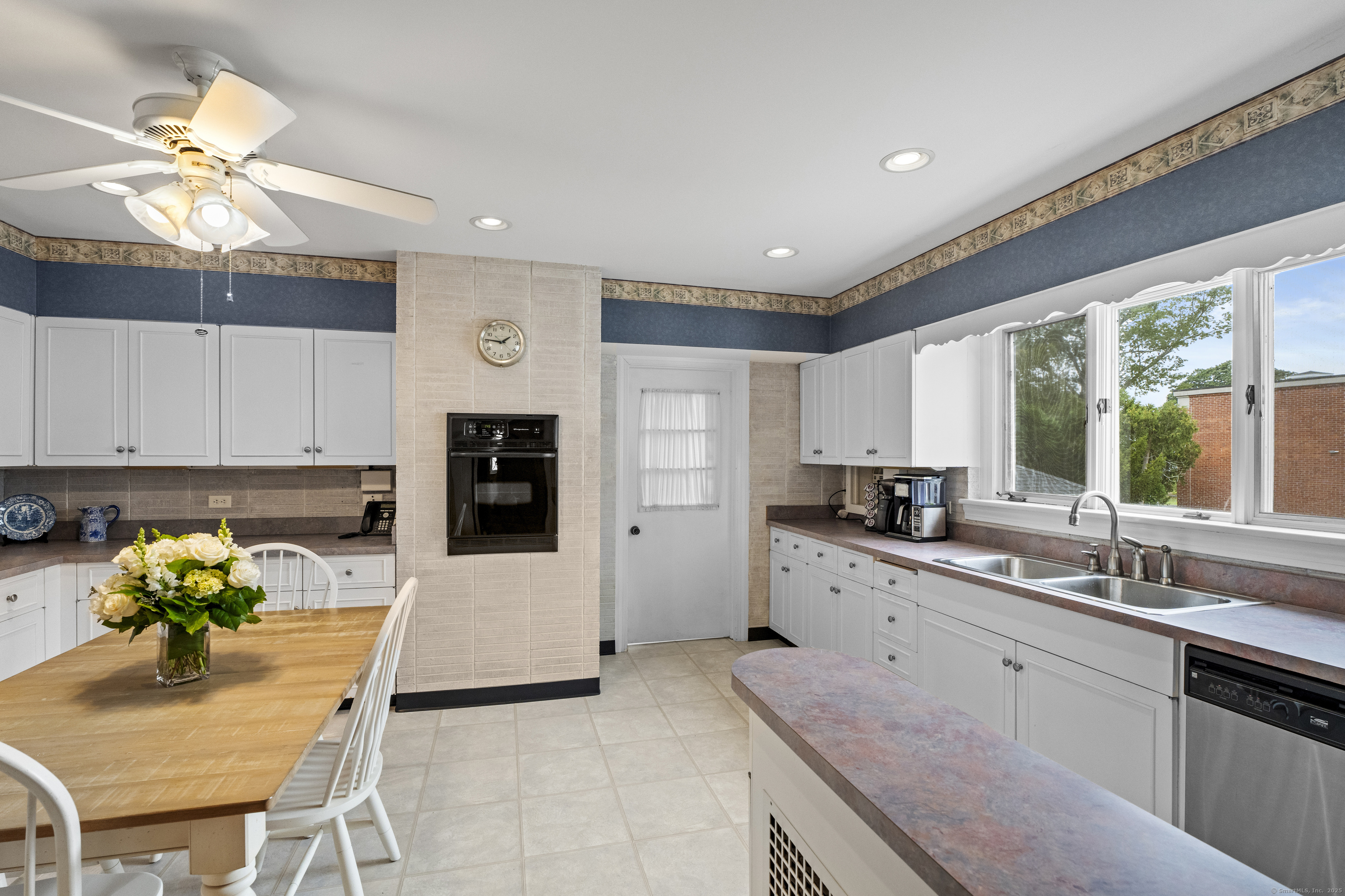 32 East Main Street Stonington, CT 06355 - Photo 25 of 40