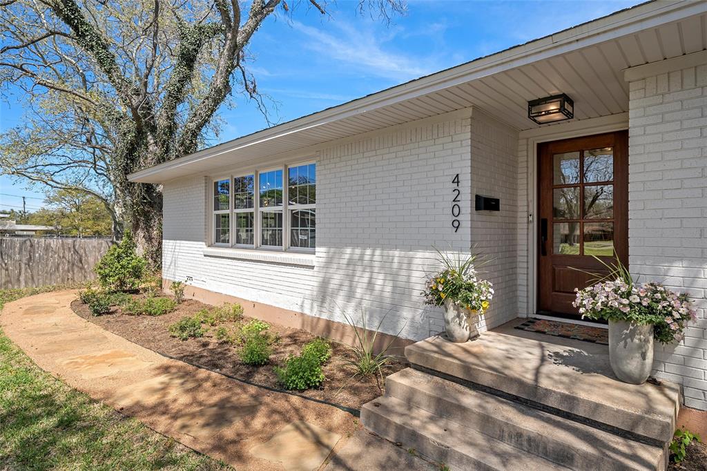 4209 Evergreen Drive Waco, TX 76708 - Photo 2 of 38