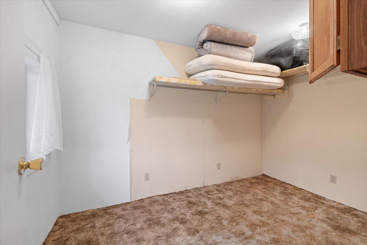 6526 Tunnel Loop Road Grants Pass, OR 97526 - Photo 29 of 54 Storage