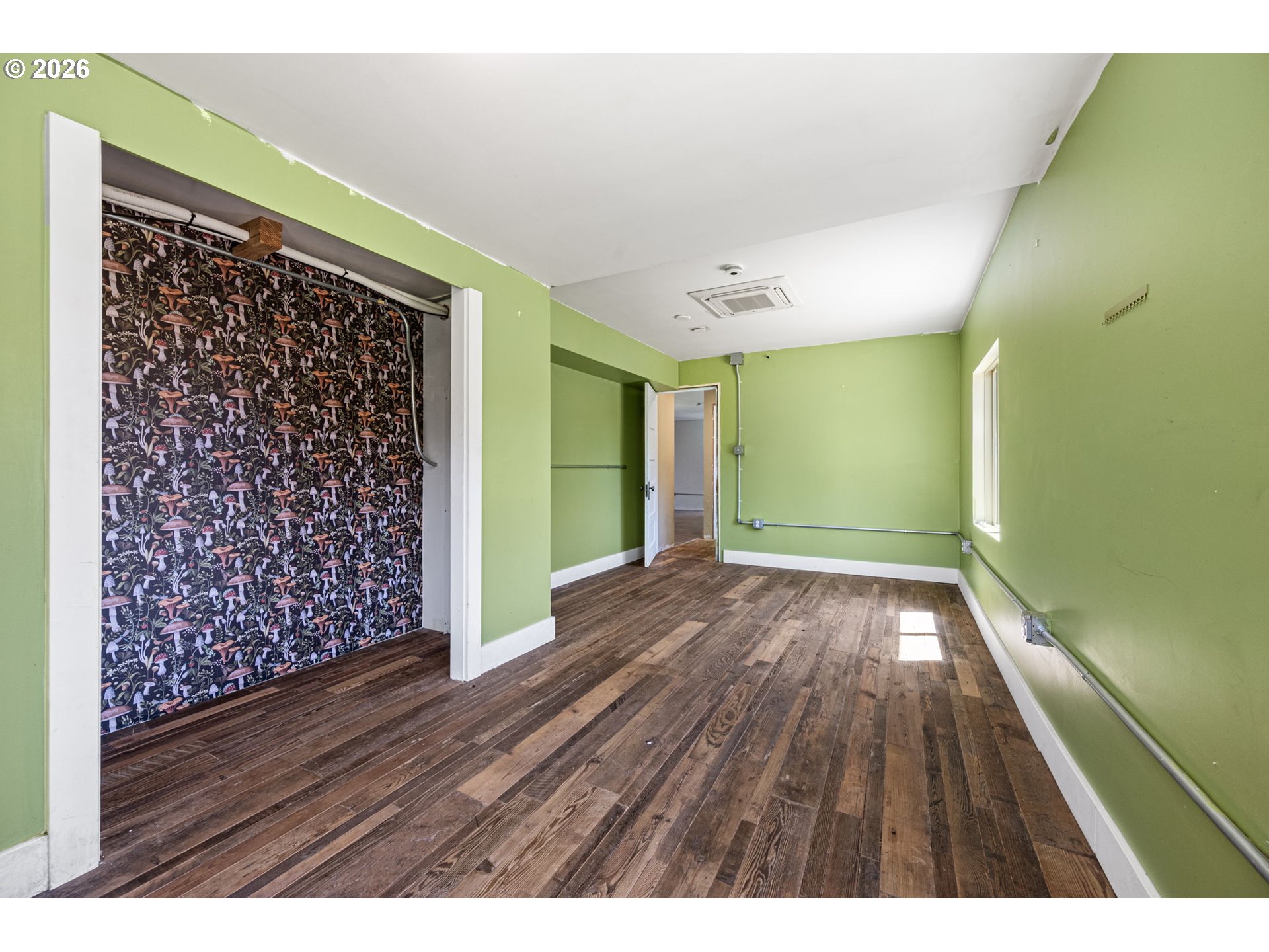 77521 Brock Road Oakridge, OR 97463 - Photo 20 of 48 a view of entryway with wooden floor