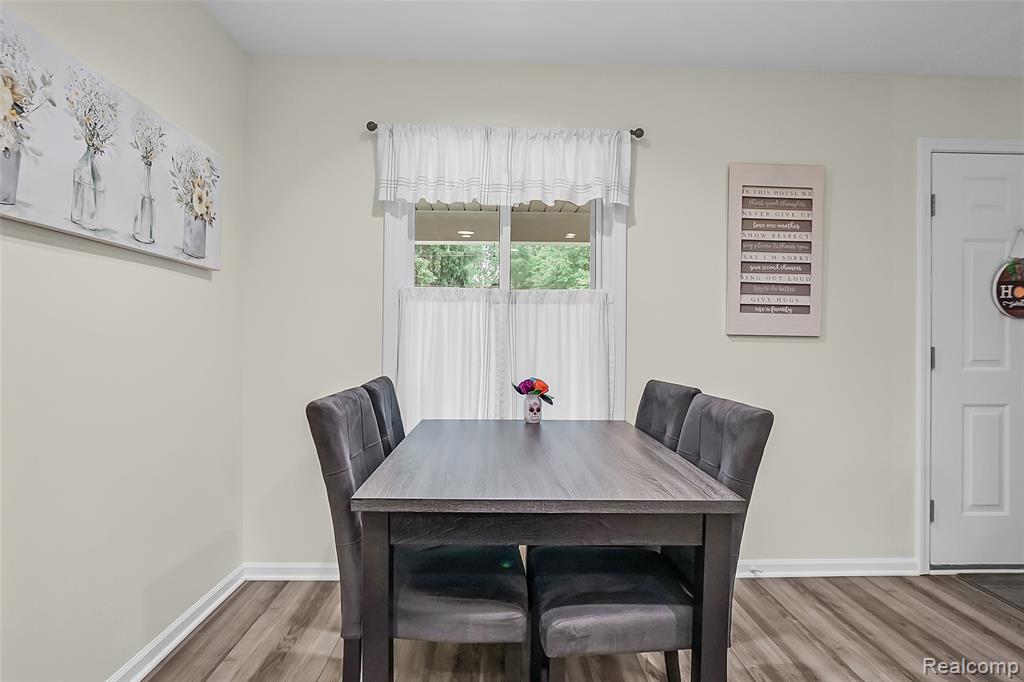 901 Ridge Road Lake Orion, MI 48362 - Photo 29 of 53