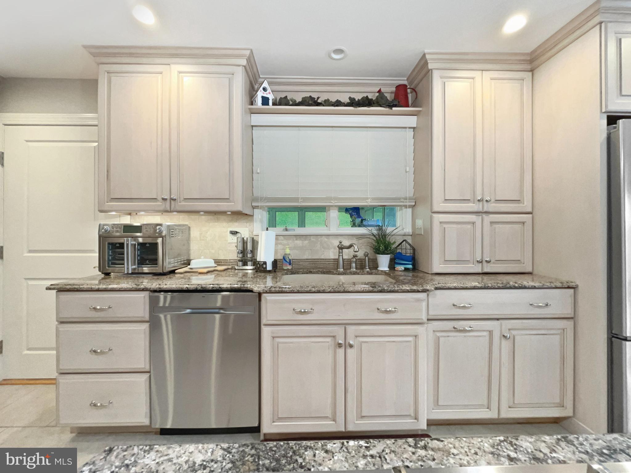 83 Imperial Drive Reading, PA 19607 - Photo 6 of 30 Gallery Image 6
