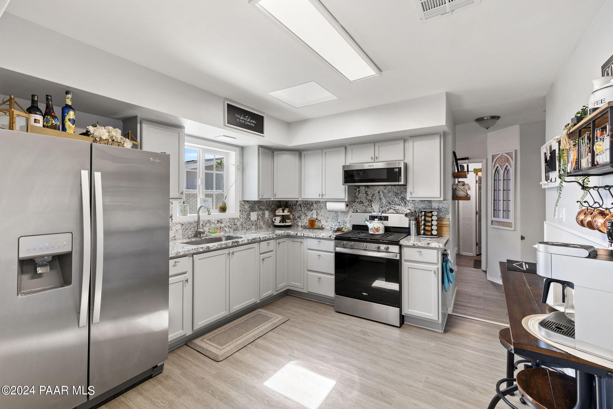 8060 East Barbara Road Prescott Valley, AZ 86314 - Photo 11 of 44 Kitchen