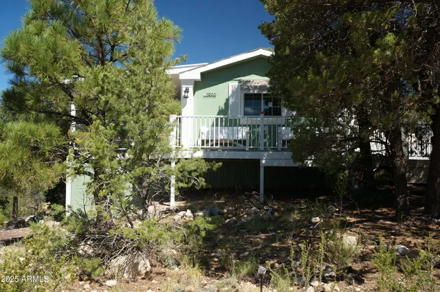 $299,000 | 1988 Bradley Lane, Overgaard, AZ 85933