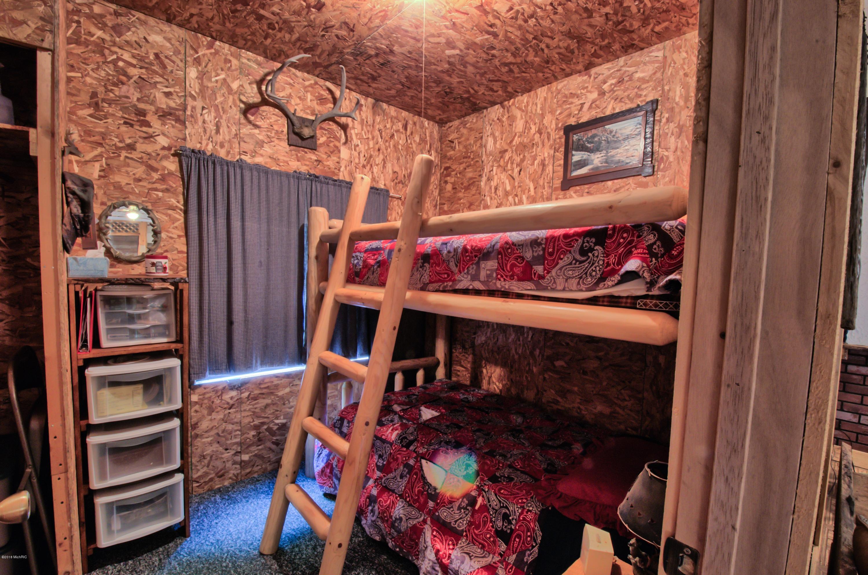 21907 North County Line Road Newaygo, MI 49337 - Photo 8 of 27 Bedroom