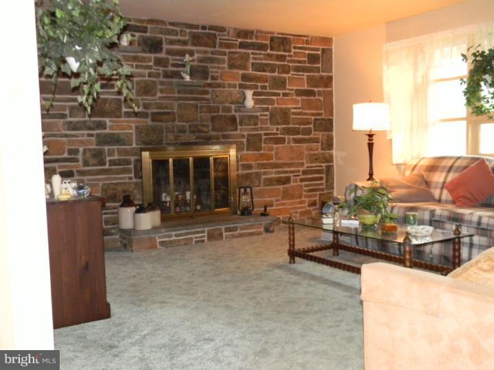128 Ashley Road Newtown Square, PA 19073 - Photo 2 of 12