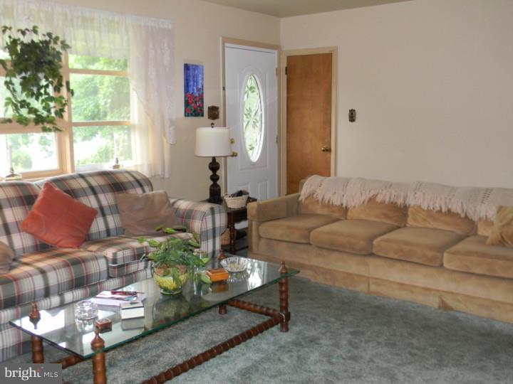 128 Ashley Road Newtown Square, PA 19073 - Photo 3 of 12