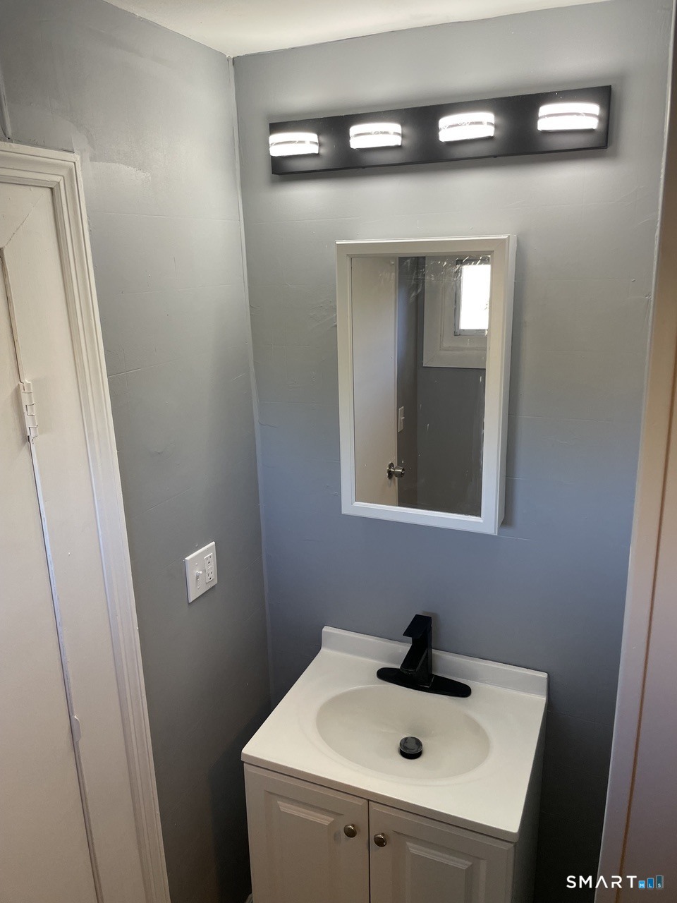 172 Hanover Street Bridgeport, CT 06604 - Photo 9 of 21