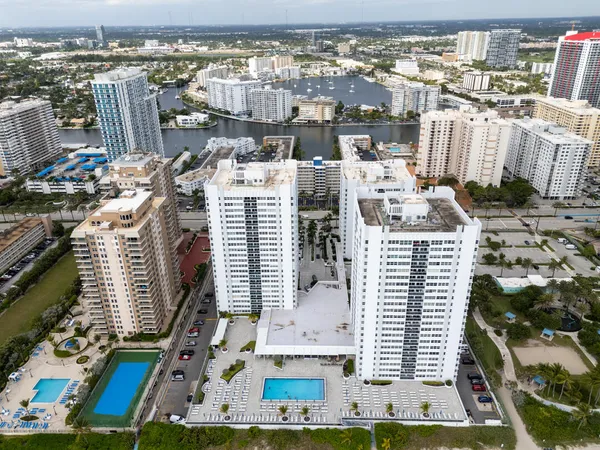 $2,700 | 1904 South Ocean Drive, Unit 201, Hallandale Beach, FL 33009