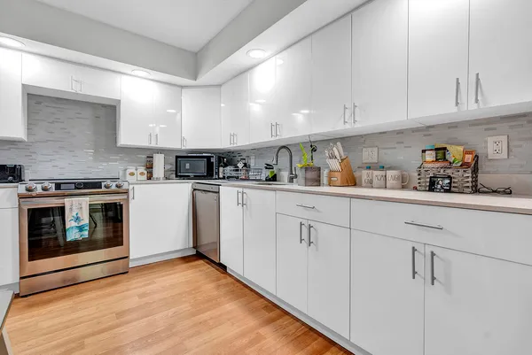 $2,700 | 1904 South Ocean Drive, Unit 201, Hallandale Beach, FL 33009