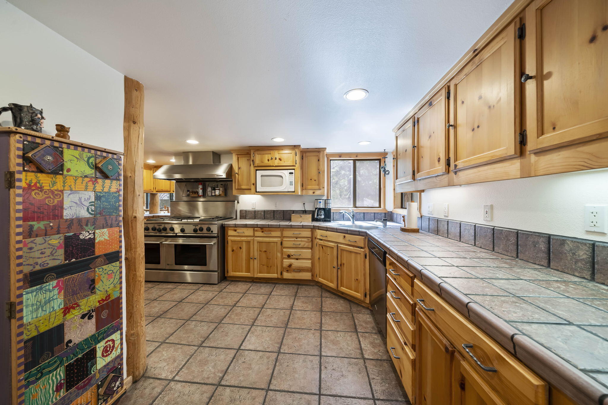 13628 Shad Bush Black Butte Ranch, OR 97759 - Photo 10 of 71 Kitchen