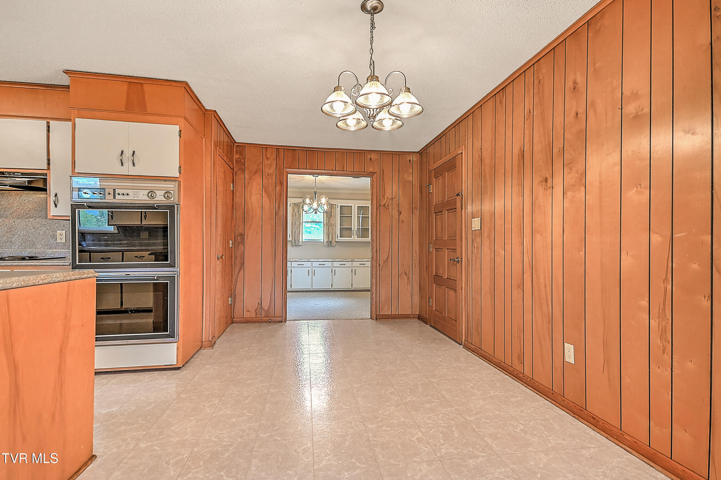 272 Beaver Road Bluff City, TN 37618 - Photo 15 of 60 272 Beaver Rd DK-14