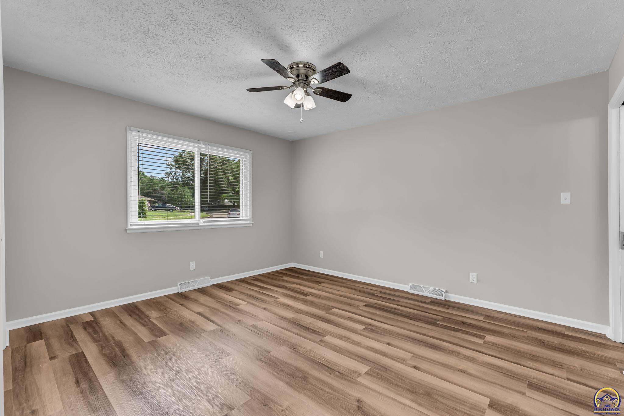 1837 Southwest Cheyenne Road Topeka, KS 66604 - Photo 11 of 49
