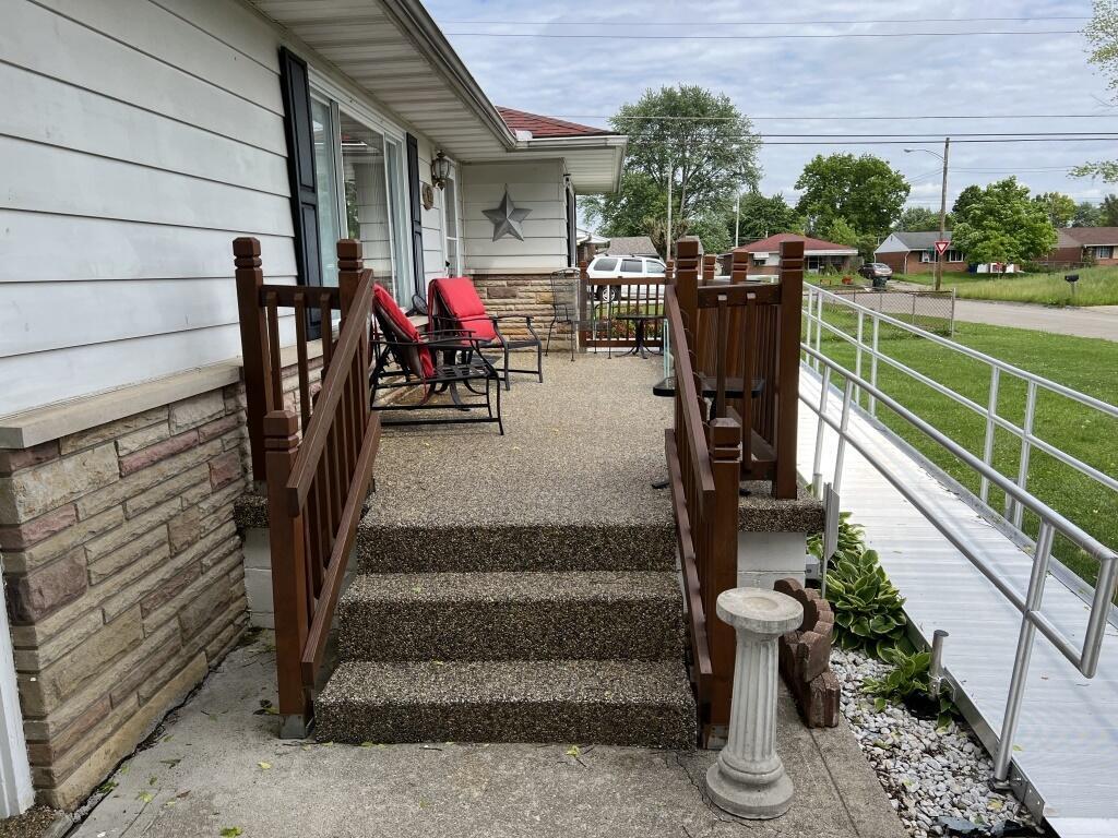 552 Barcher Road Columbus, OH 43207 - Photo 5 of 48 img_8725