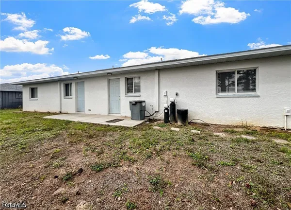 $1,149 | 121 Gordon Avenue South, Lehigh Acres, FL 33973