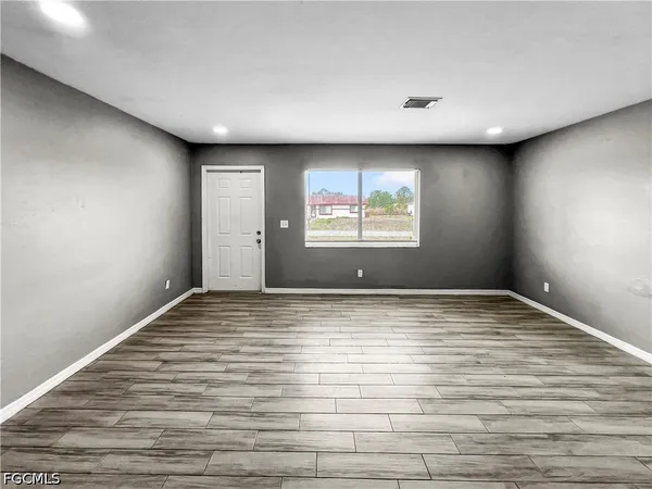 $1,149 | 121 Gordon Avenue South, Lehigh Acres, FL 33973