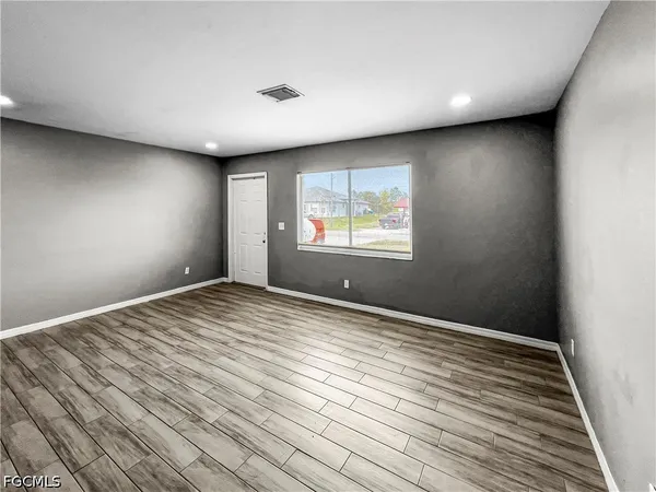 $1,149 | 121 Gordon Avenue South, Lehigh Acres, FL 33973