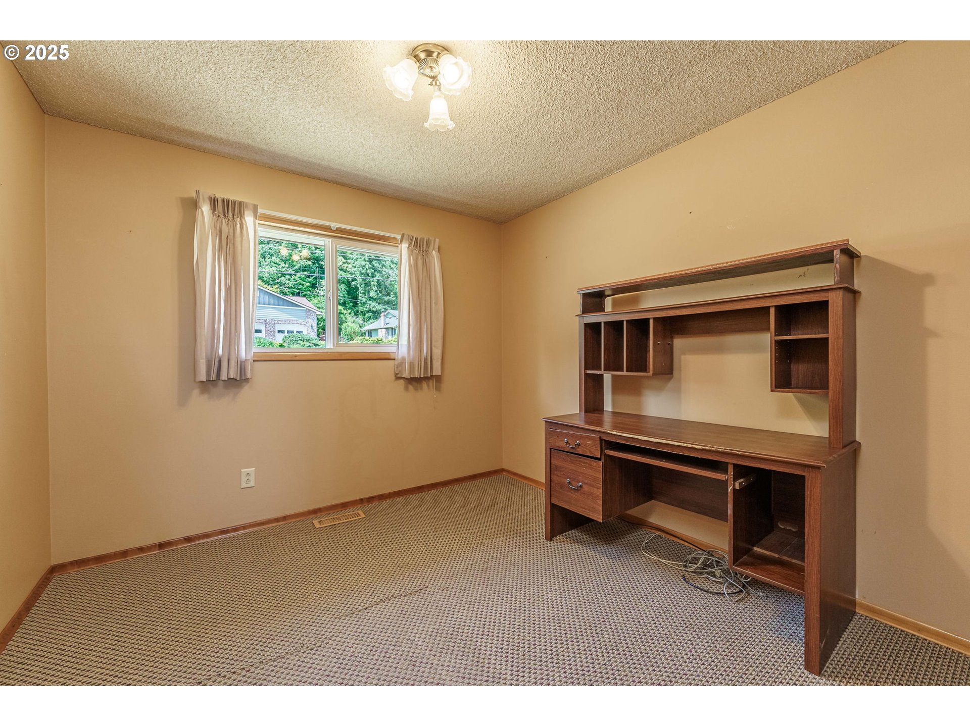 1938 Northwest Sierra Lane Camas, WA 98607 - Photo 17 of 33