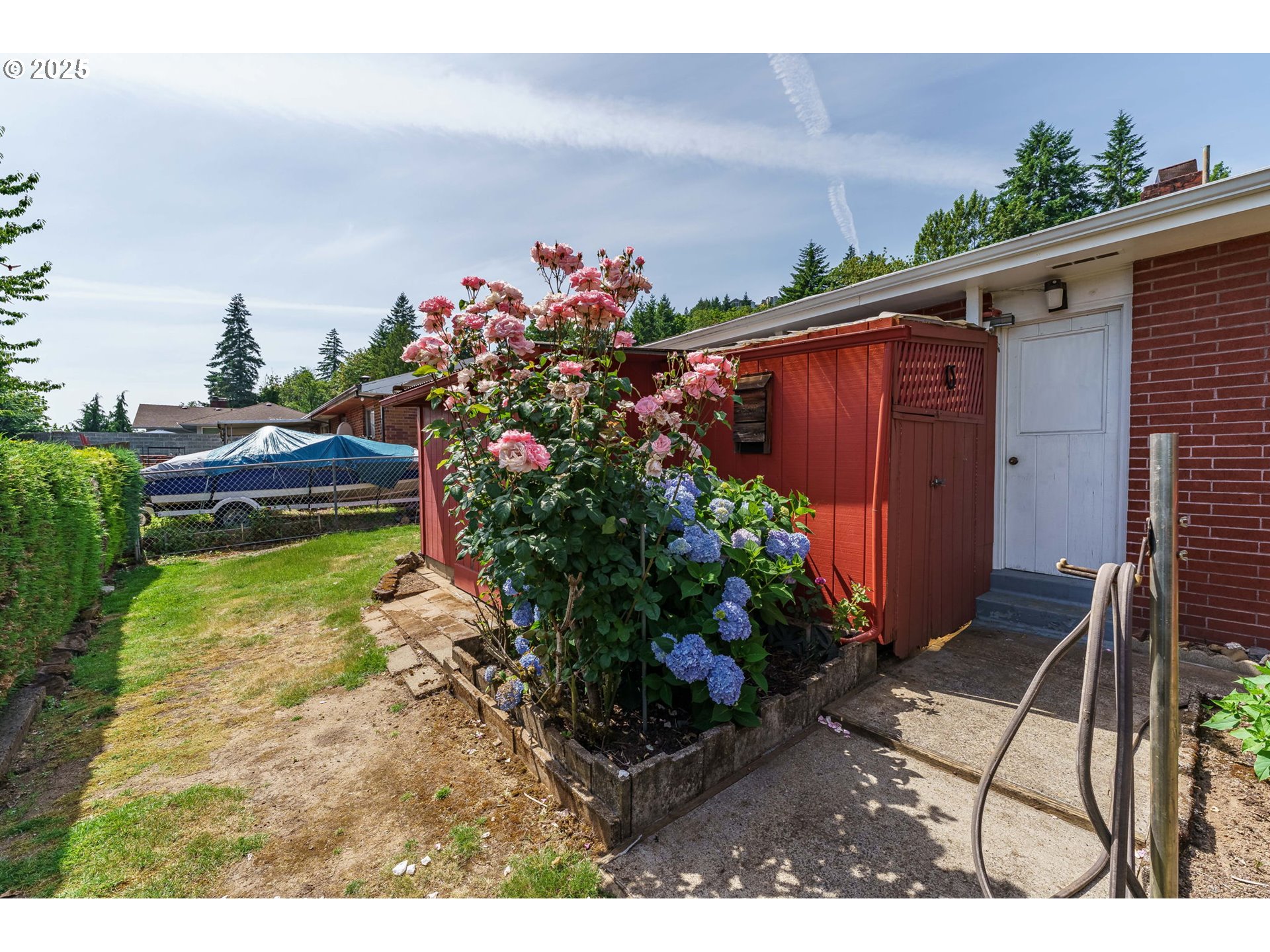 1938 Northwest Sierra Lane Camas, WA 98607 - Photo 29 of 33 a backyard of a house