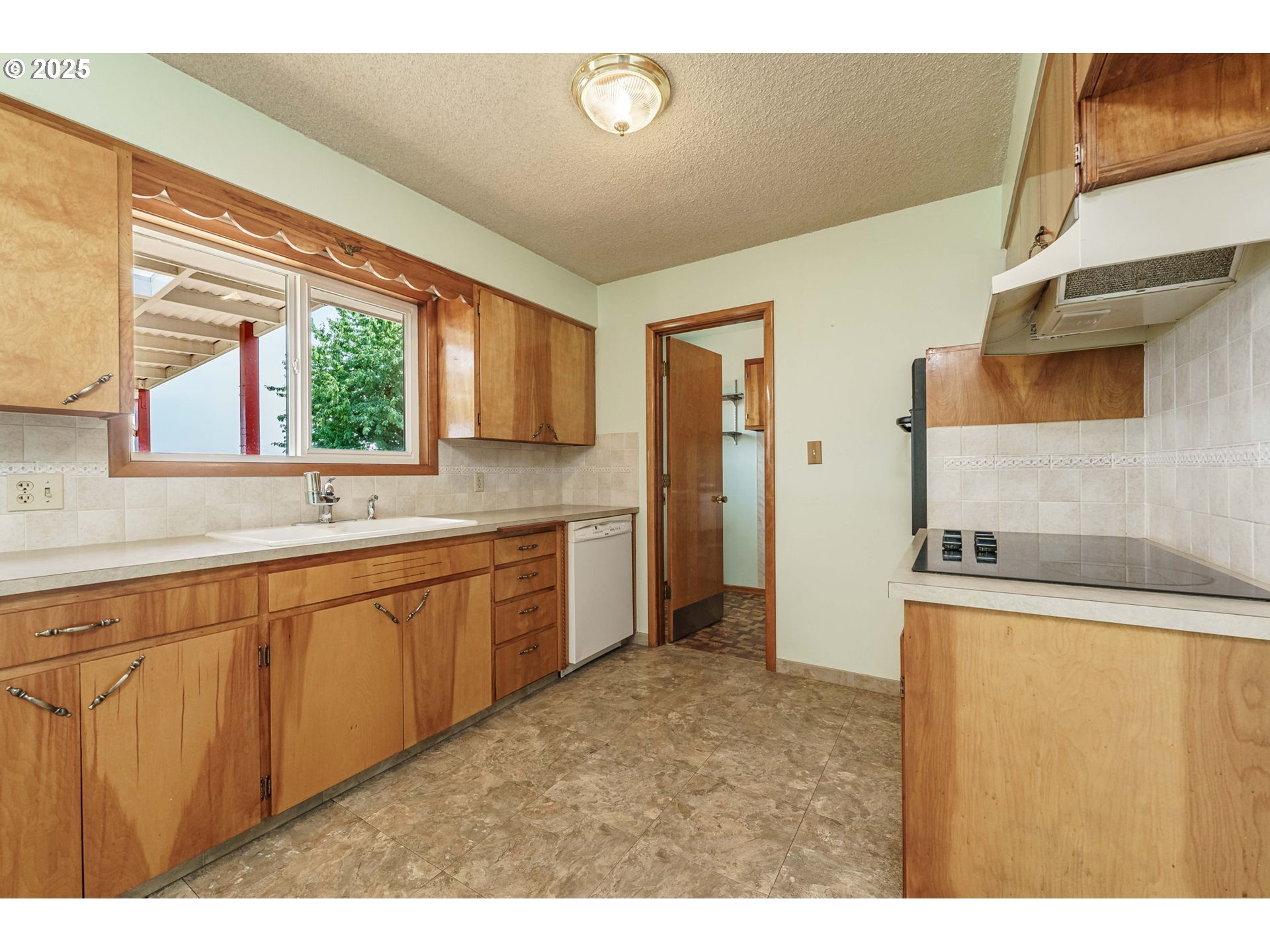 1938 Northwest Sierra Lane Camas, WA 98607 - Photo 10 of 33 a kitchen with stainless steel appliances granite countertop a sink refrigerator stove and microwave
