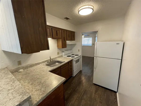 $799 | 2801 Hemphill Park, Unit A102, Austin, TX 78705