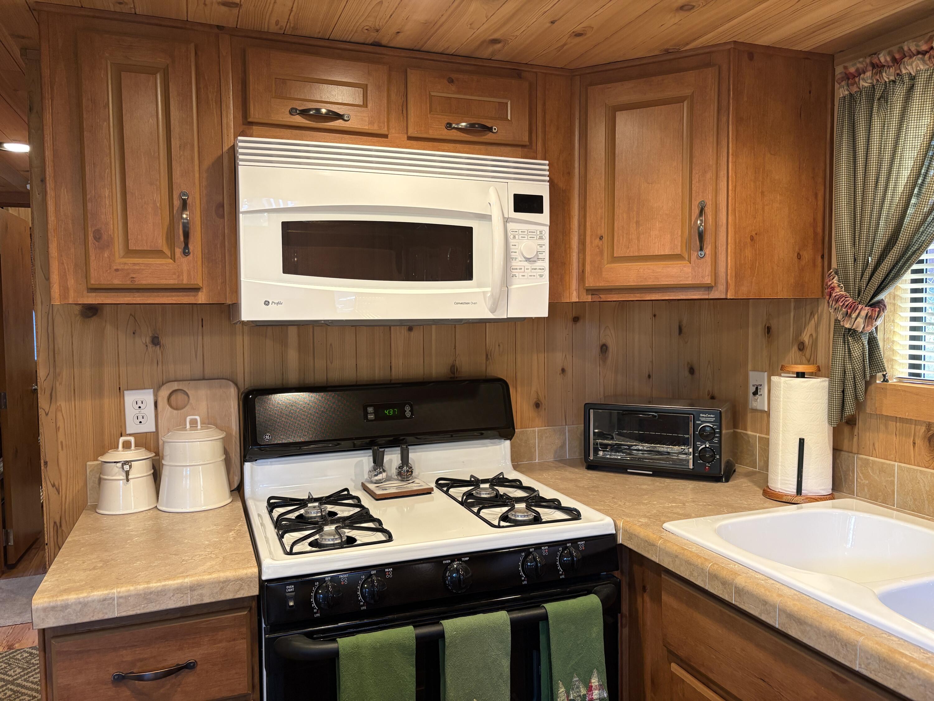 52901 Pine Cove Road, Unit 42 Idyllwild, CA 92549 - Photo 10 of 28 Kitchen