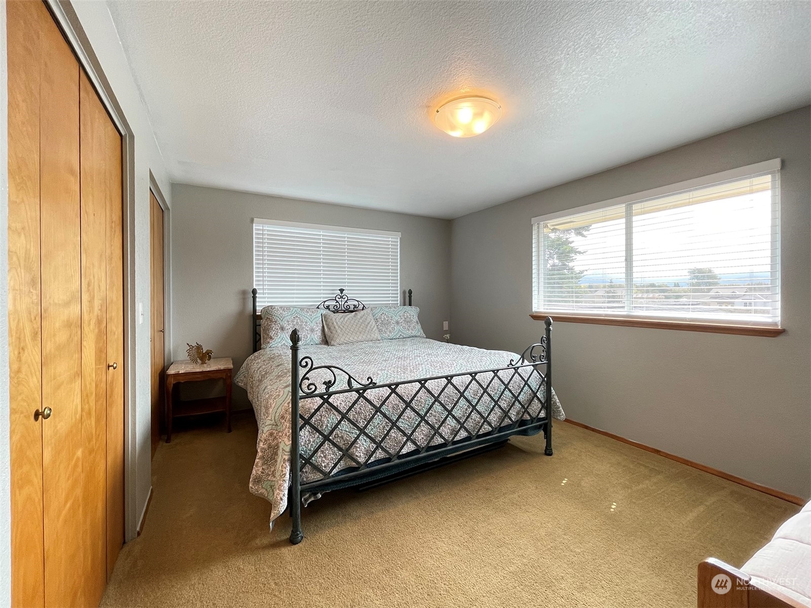190 Greywolf Road Sequim, WA 98382 - Photo 20 of 40 a bedroom with a bed and a window