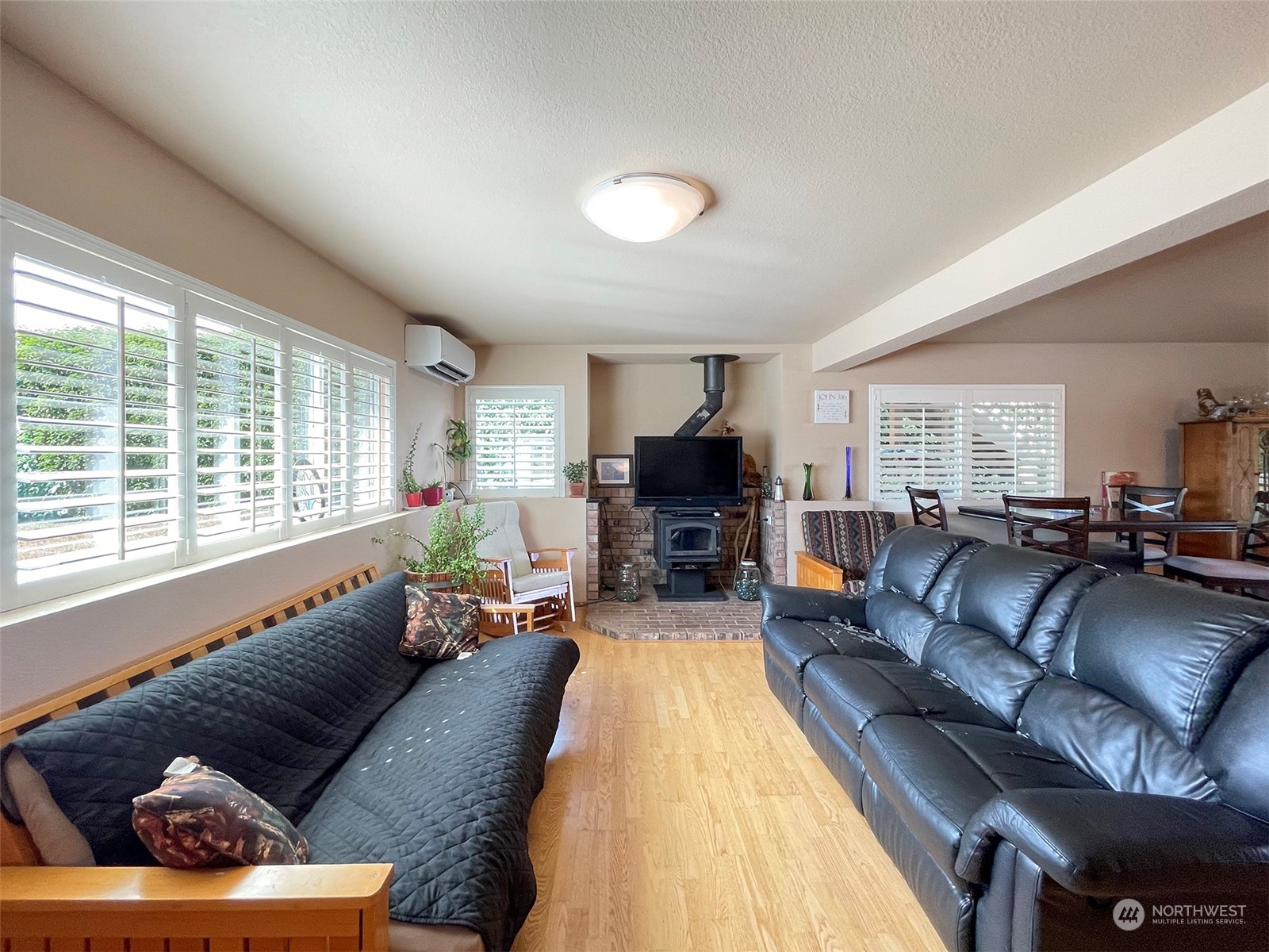 190 Greywolf Road Sequim, WA 98382 - Photo 29 of 40 a living room with furniture and a fireplace