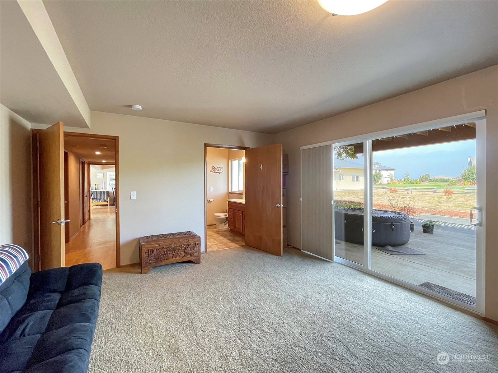 190 Greywolf Road Sequim, WA 98382 - Photo 31 of 40 a living room with furniture and large windows