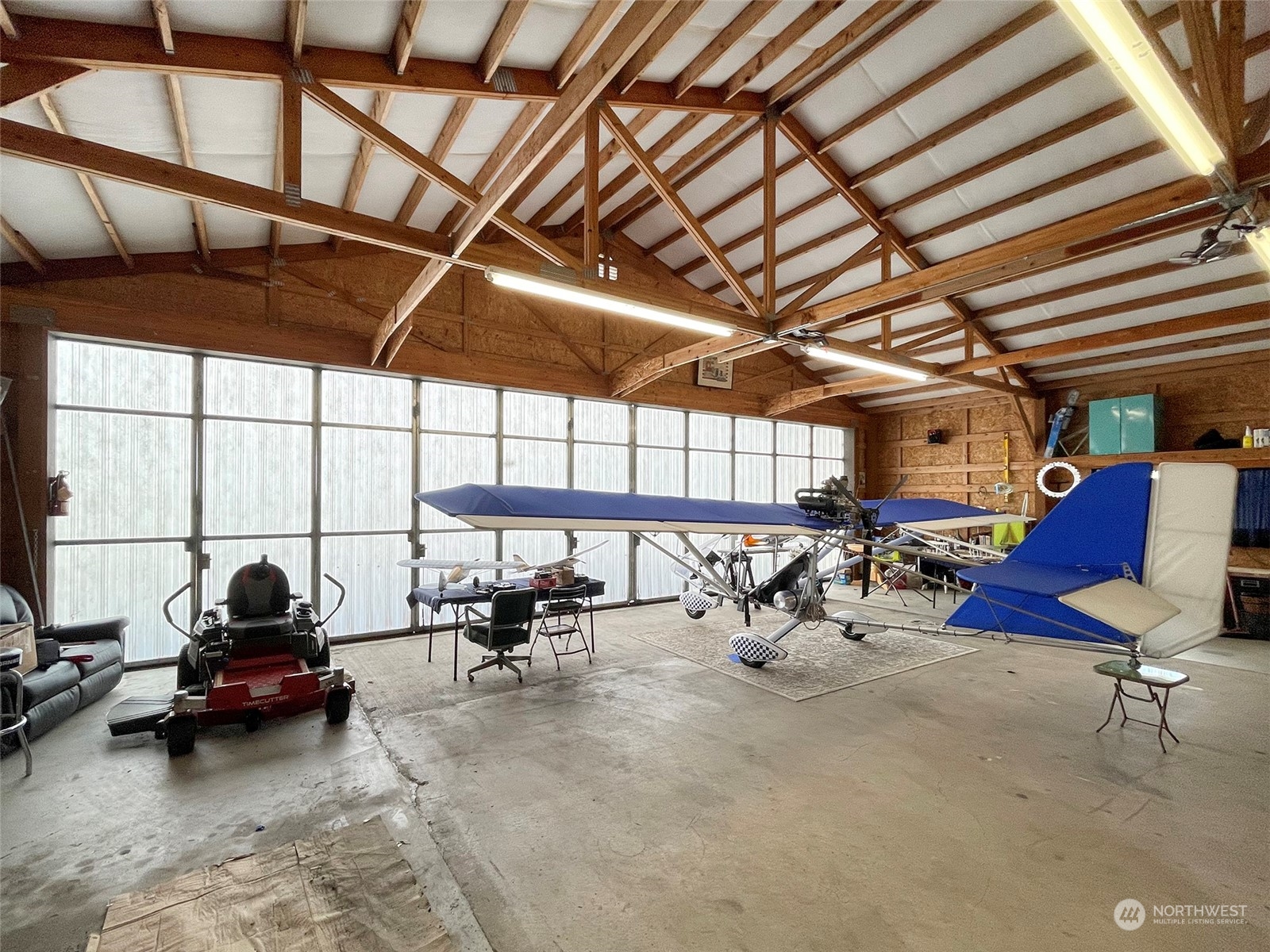 190 Greywolf Road Sequim, WA 98382 - Photo 35 of 40 a view of a car garage