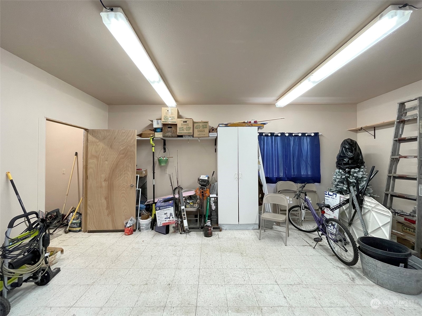 190 Greywolf Road Sequim, WA 98382 - Photo 37 of 40 a view of a room with gym equipment