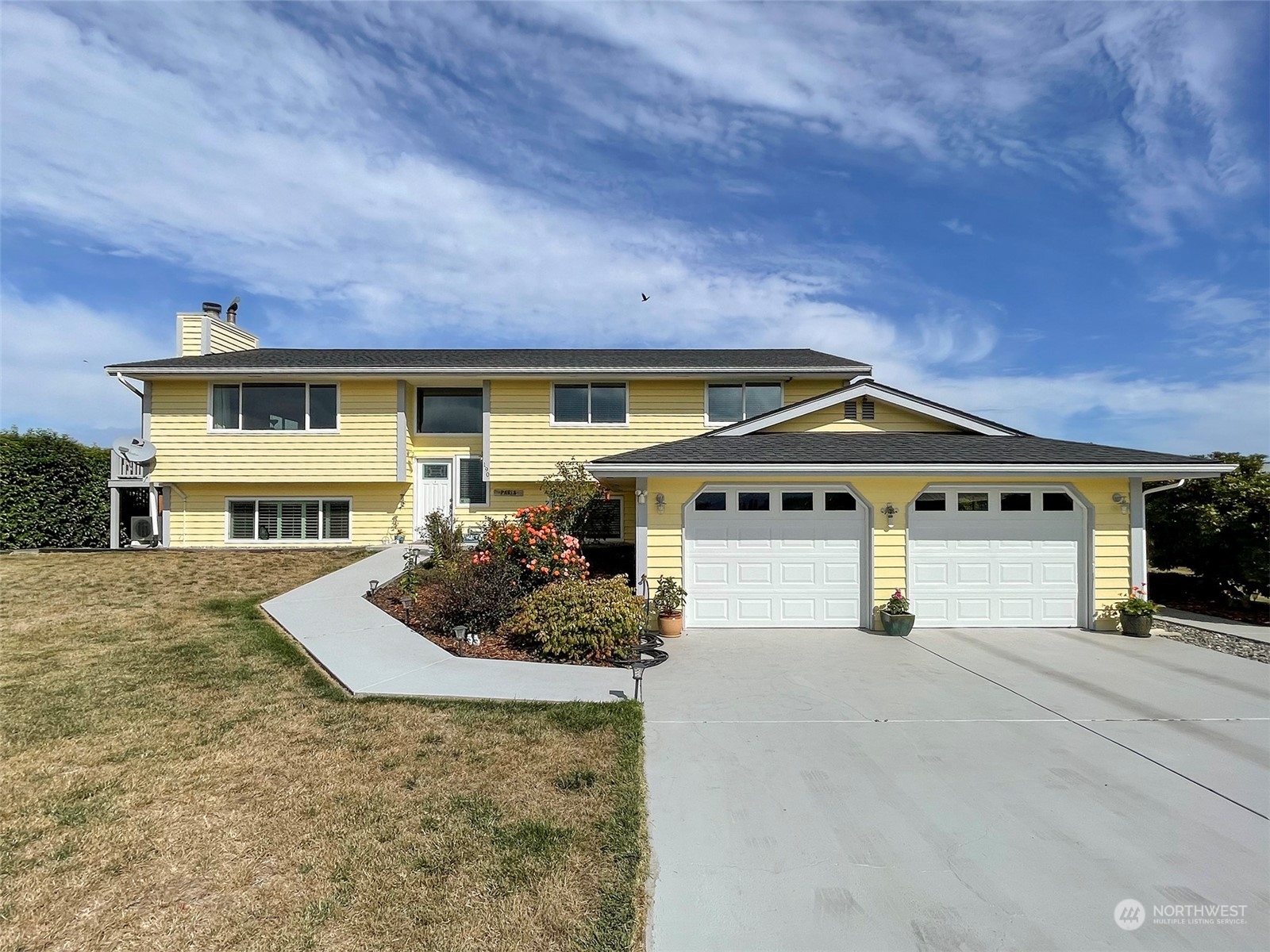 190 Greywolf Road Sequim, WA 98382 - Photo 4 of 40 a front view of a house with yard