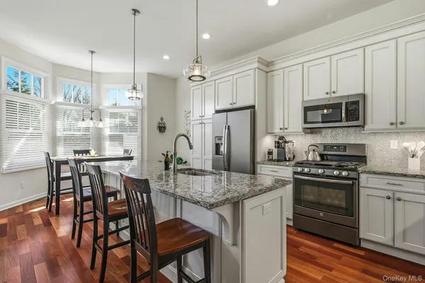 $849,990 | 75 Jims Trail, Unit 75, Bayport, NY 11705