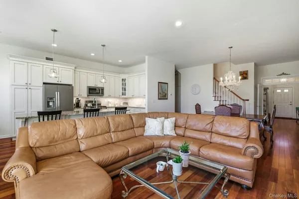 $849,990 | 75 Jims Trail, Unit 75, Bayport, NY 11705
