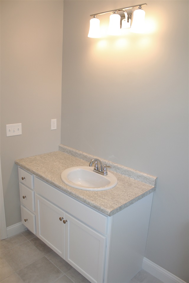 932 Smyth Road Manchester, NH 03104 - Photo 22 of 25