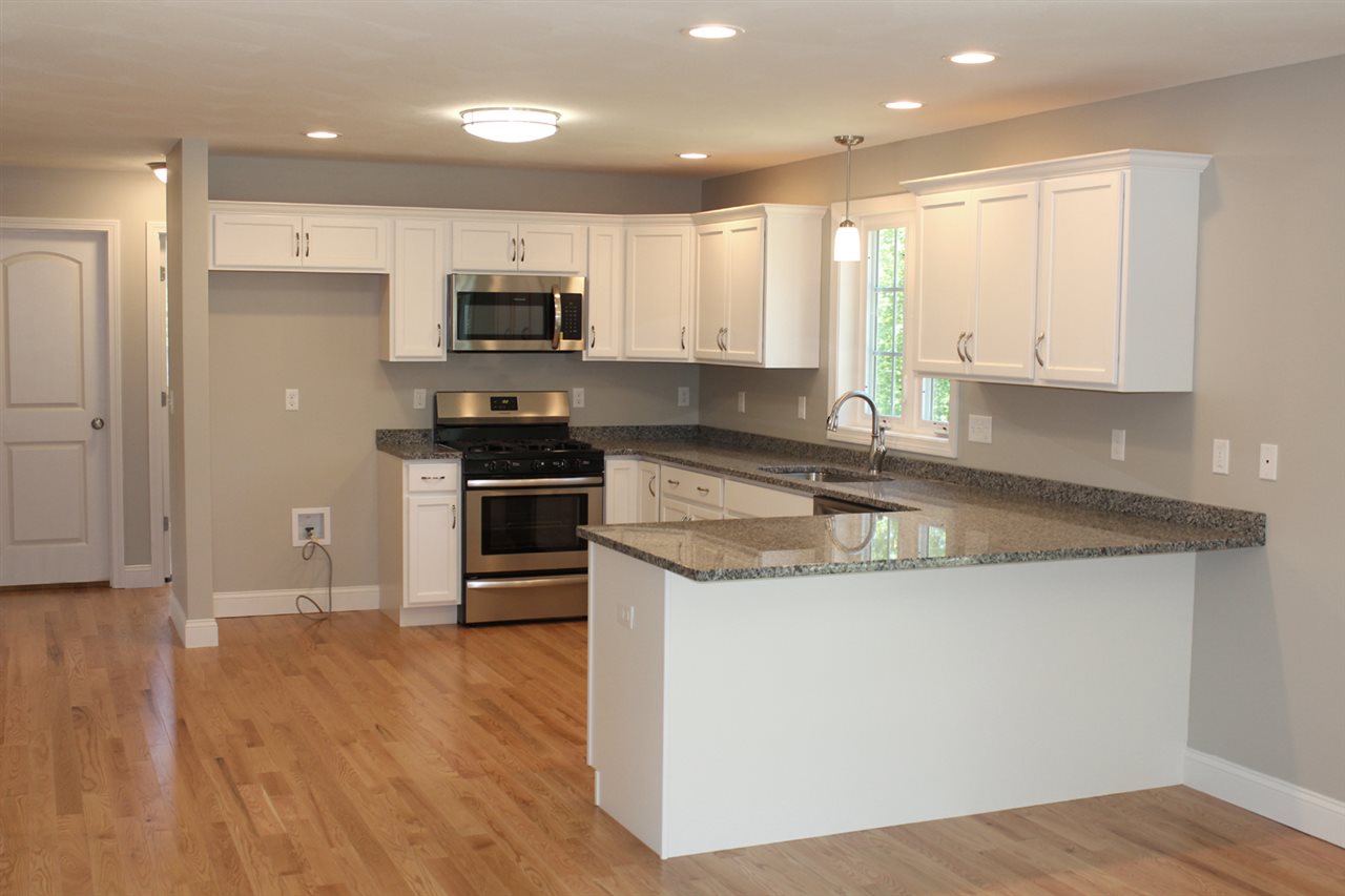932 Smyth Road Manchester, NH 03104 - Photo 4 of 25