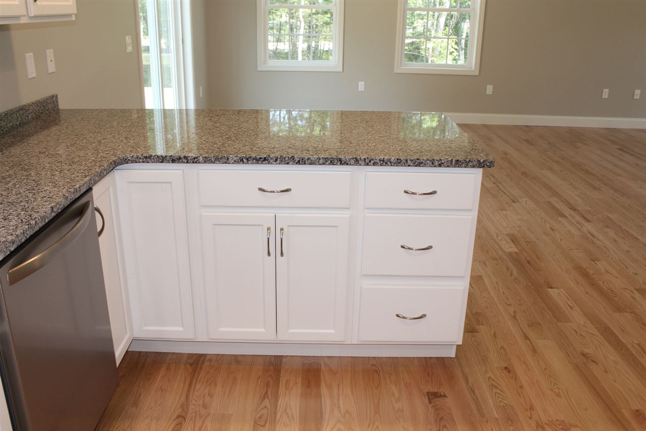 932 Smyth Road Manchester, NH 03104 - Photo 6 of 25