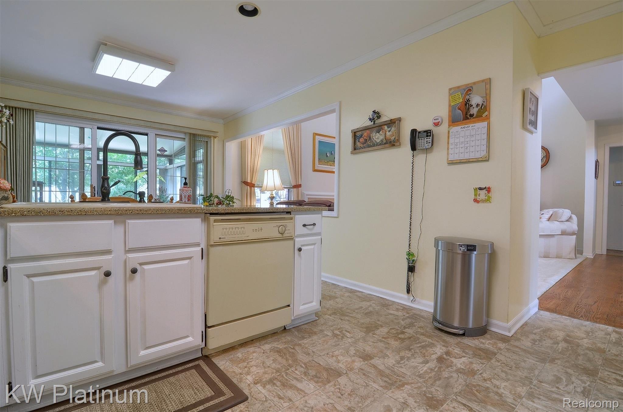 1237 Sandy Ridge Drive Rochester, MI 48306 - Photo 13 of 35 13-Kitchen 4th View.jpg