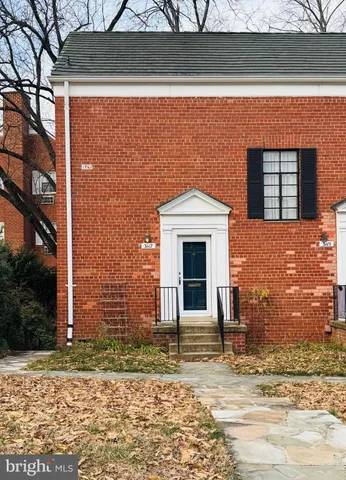 $1,800 | 3117 Martha Custis Drive, Alexandria, VA 22302