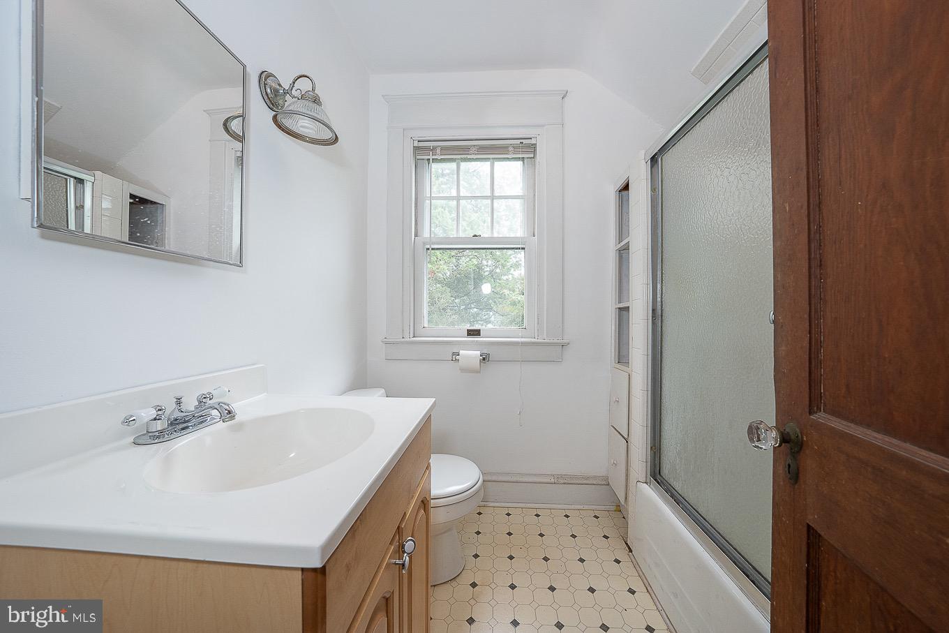 14 Manor Road Paoli, PA 19301 - Photo 19 of 23 BATHROOM
SECOND FLOOR