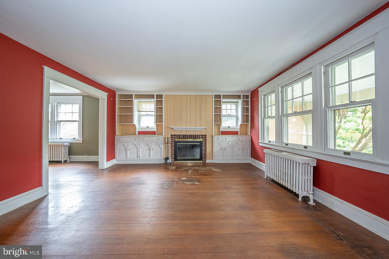 14 Manor Road Paoli, PA 19301 - Photo 5 of 23 LIVING ROOM