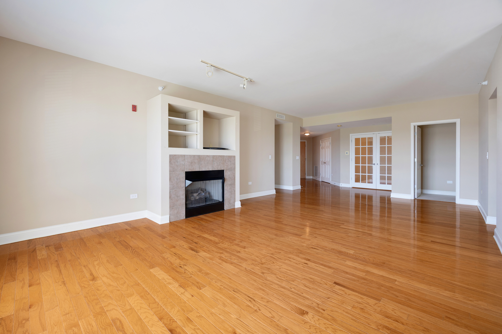 125 North Buffalo Grove Road, Unit 213 Buffalo Grove, IL 60089 - Photo 8 of 27