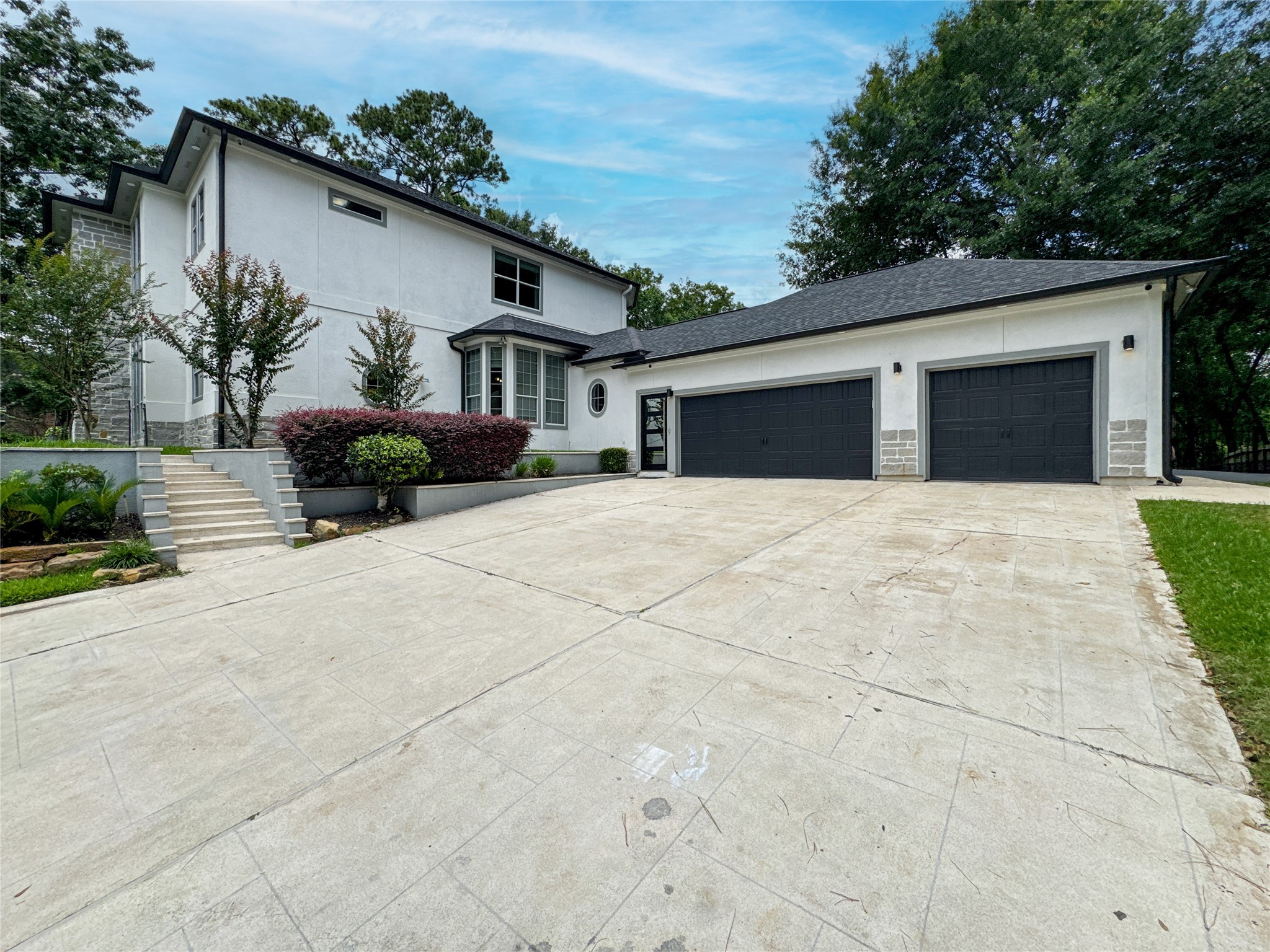 1810 Woerner Road Houston, TX 77090 - Photo 4 of 39 Spacious 3-Car Garage for Ample Storage and Parking
