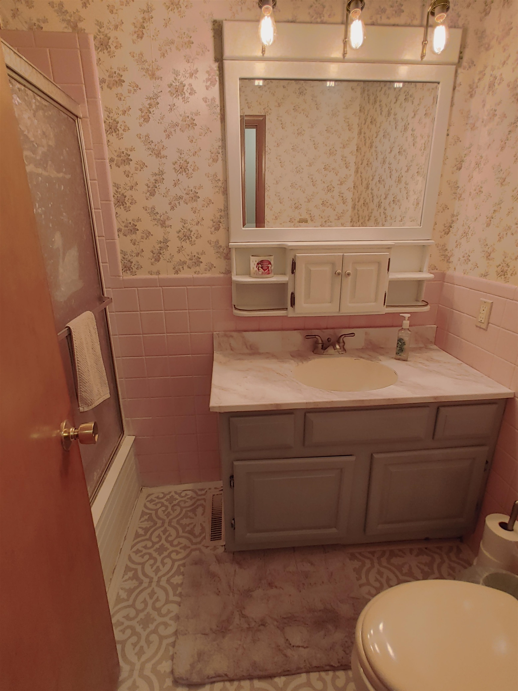 5515 Rotary Road Cherry Valley, IL 61016 - Photo 28 of 31 a bathroom with a sink and a mirror