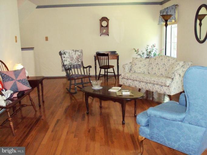 7205 Kindler Road Columbia, MD 21046 - Photo 8 of 27 Living Room