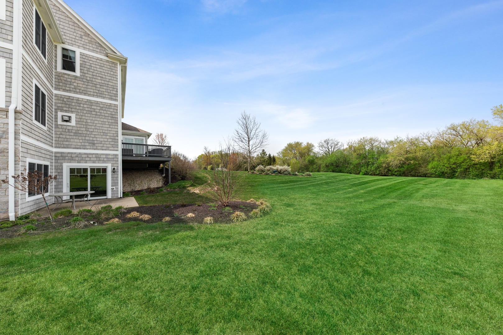 26070 West Sunset Road Barrington, IL 60010 - Photo 29 of 30 a backyard of a house with table and chairs