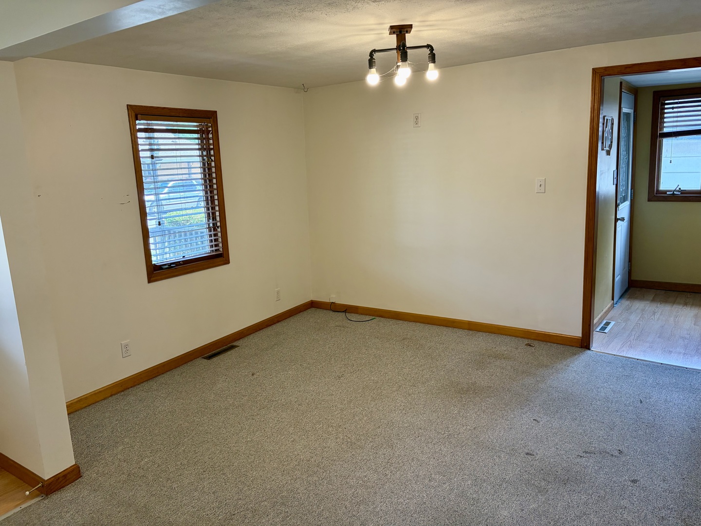 221 North George Street Clinton, IL 61727 - Photo 7 of 32
