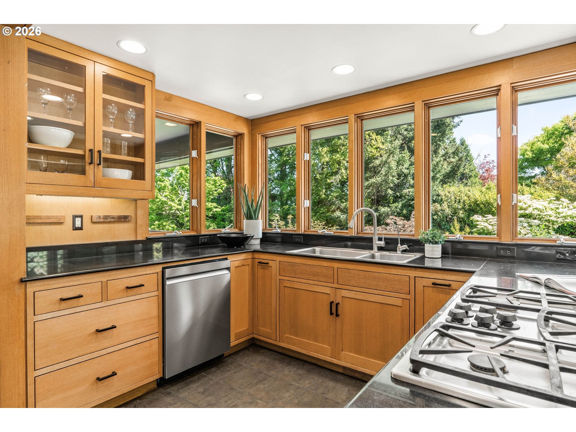 2415 Fairmount Boulevard Eugene, OR 97403 - Photo 15 of 48