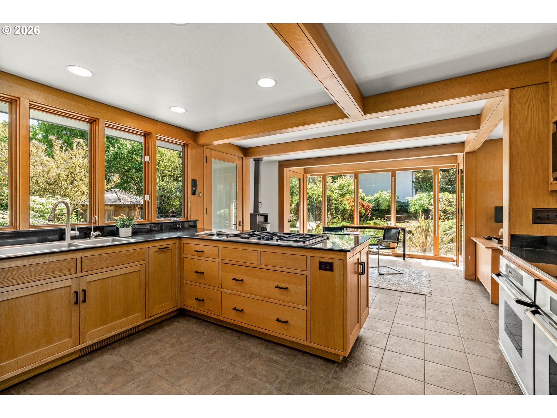 2415 Fairmount Boulevard Eugene, OR 97403 - Photo 16 of 48