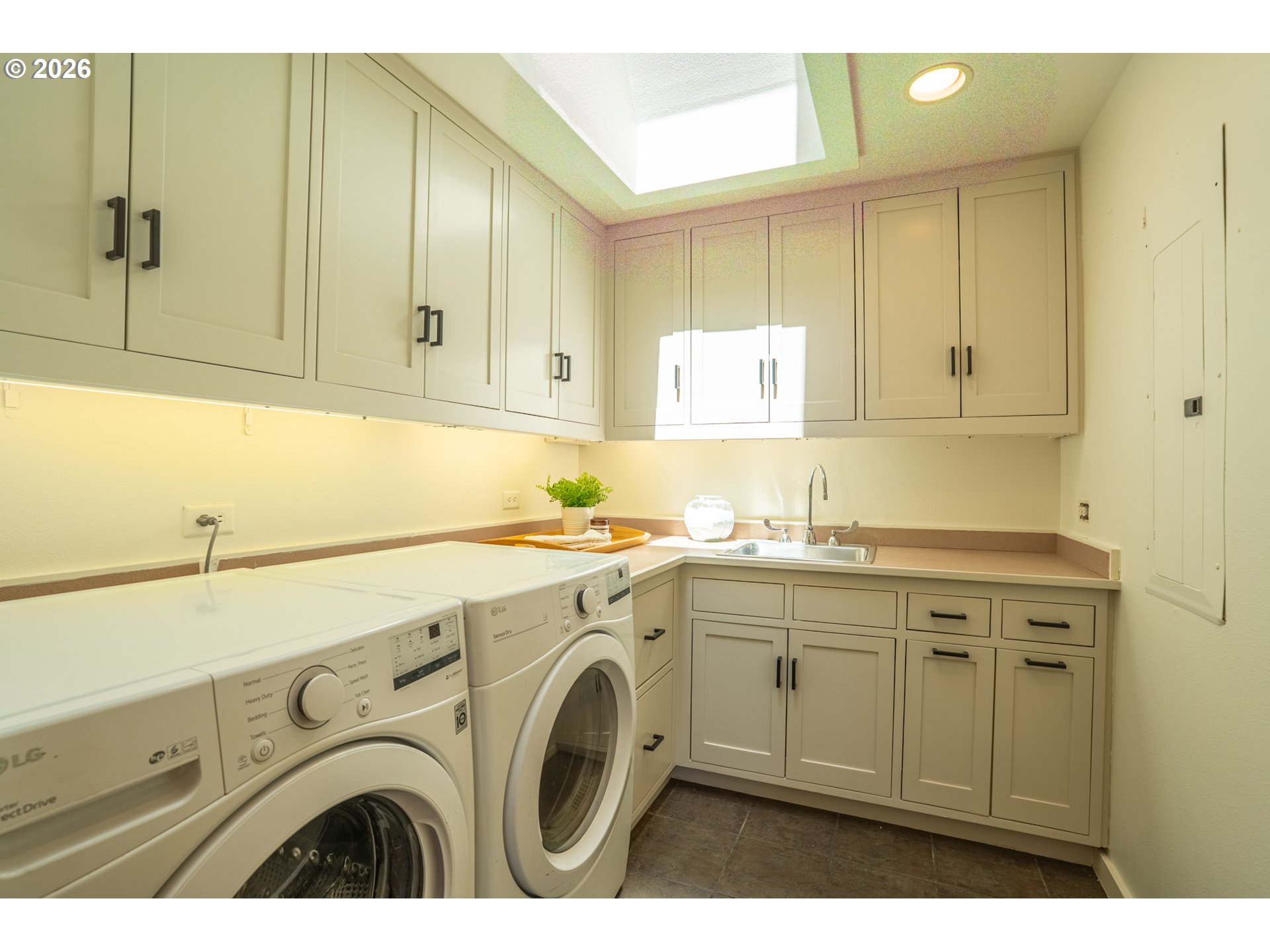2415 Fairmount Boulevard Eugene, OR 97403 - Photo 19 of 48